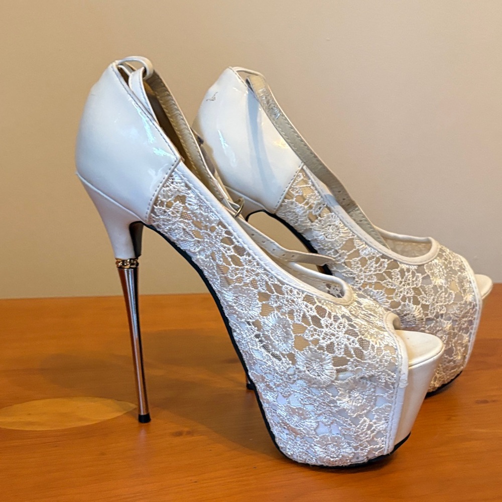 Lace Peep-Toe Platform High Heels in White